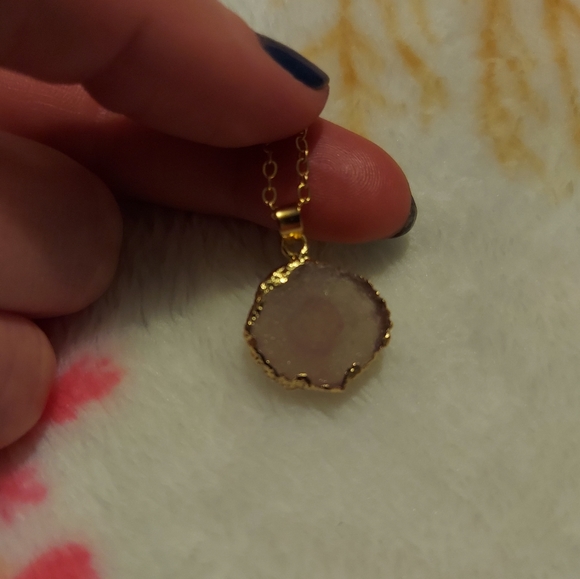 Pink Quartz gold tone Necklace 🎀 - Picture 4 of 6